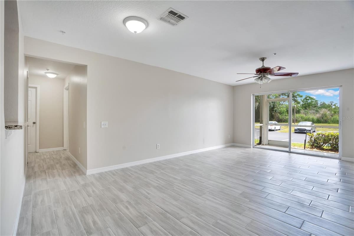 3960 SOUTHPOINTE DRIVE — photo 8 of 36