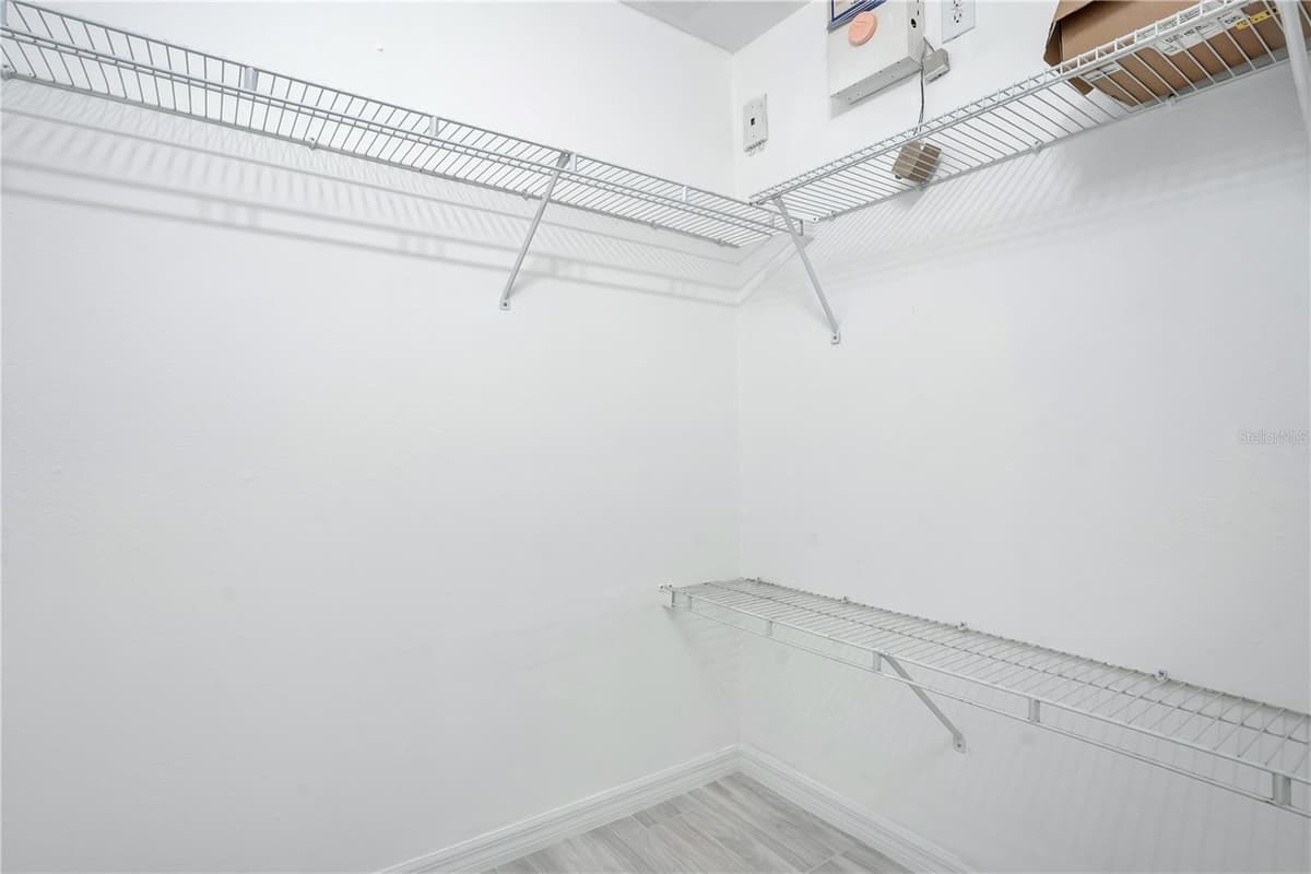 3960 SOUTHPOINTE DRIVE — photo 16 of 36