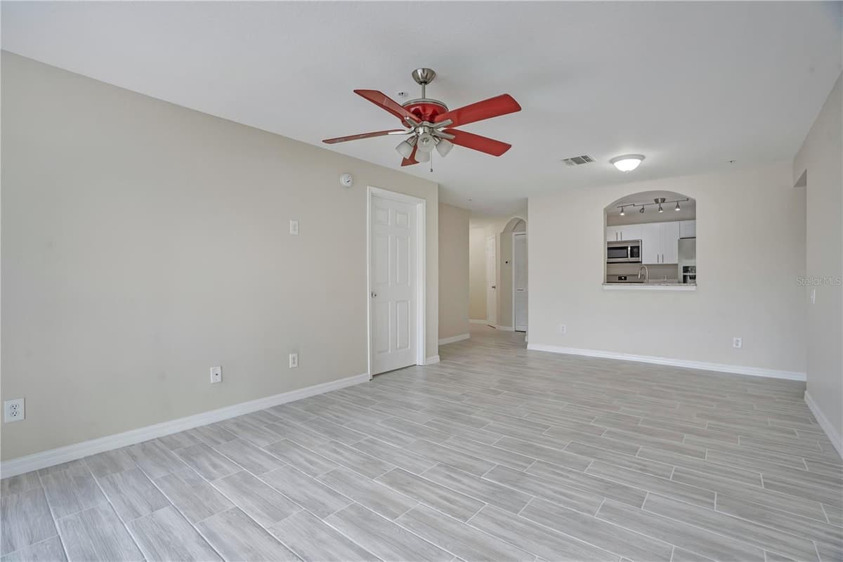 3960 SOUTHPOINTE DRIVE — photo 11 of 36