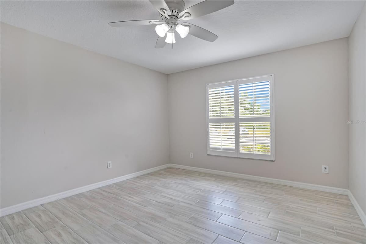3960 SOUTHPOINTE DRIVE — photo 14 of 36