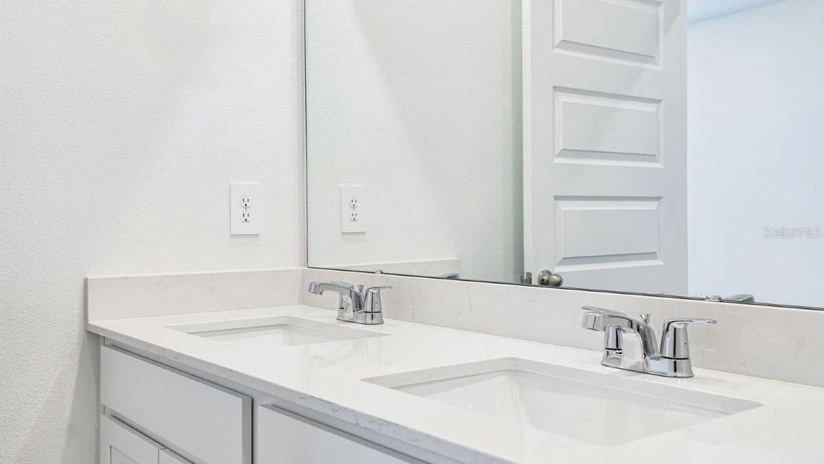 6064 NAVONA WAY — photo 31 of 35