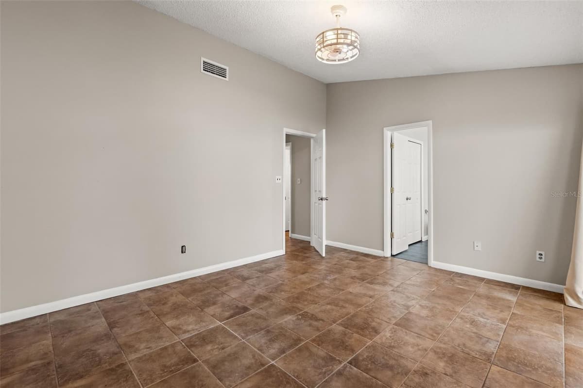 1275 BRIDLEBROOK DRIVE — photo 17 of 34