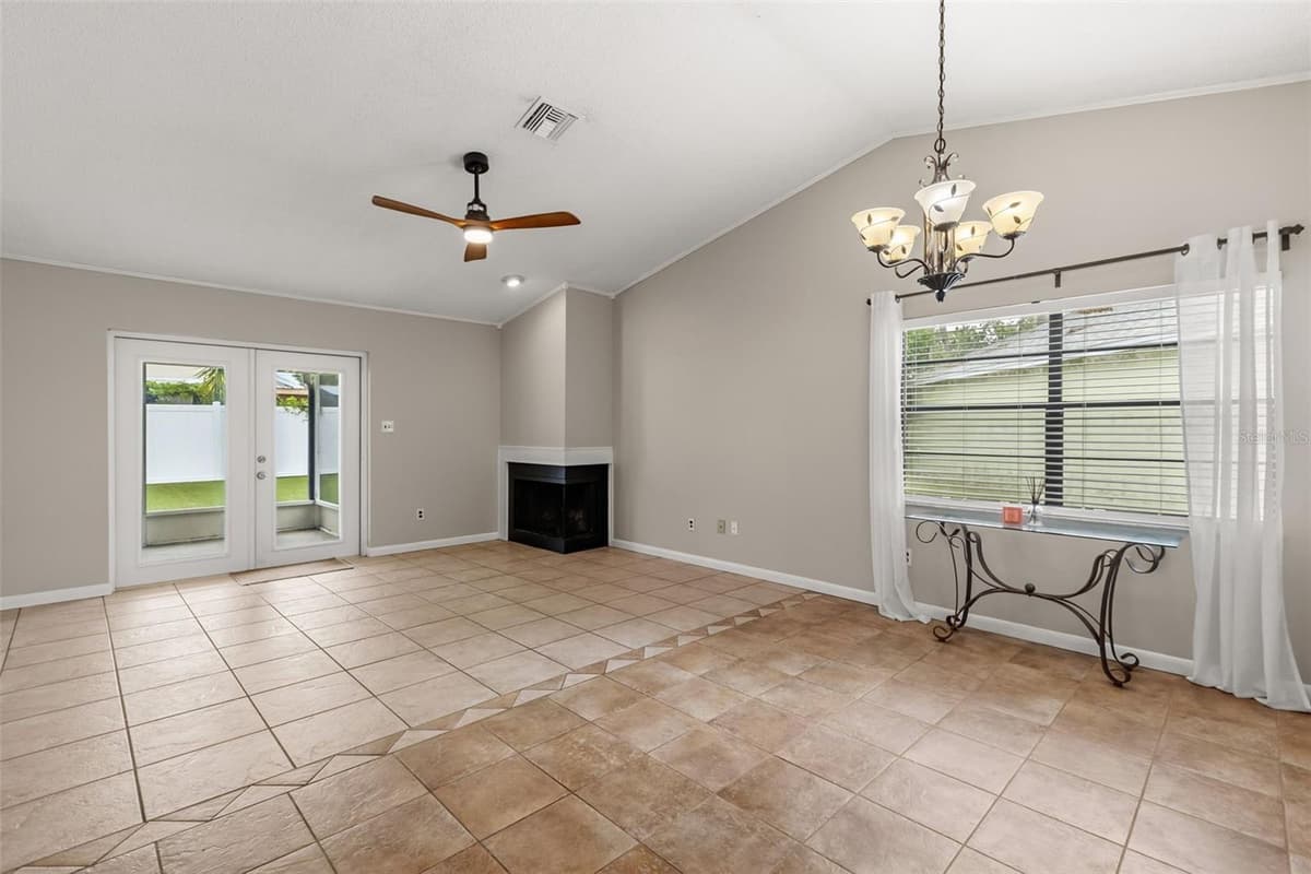 1275 BRIDLEBROOK DRIVE — photo 6 of 34