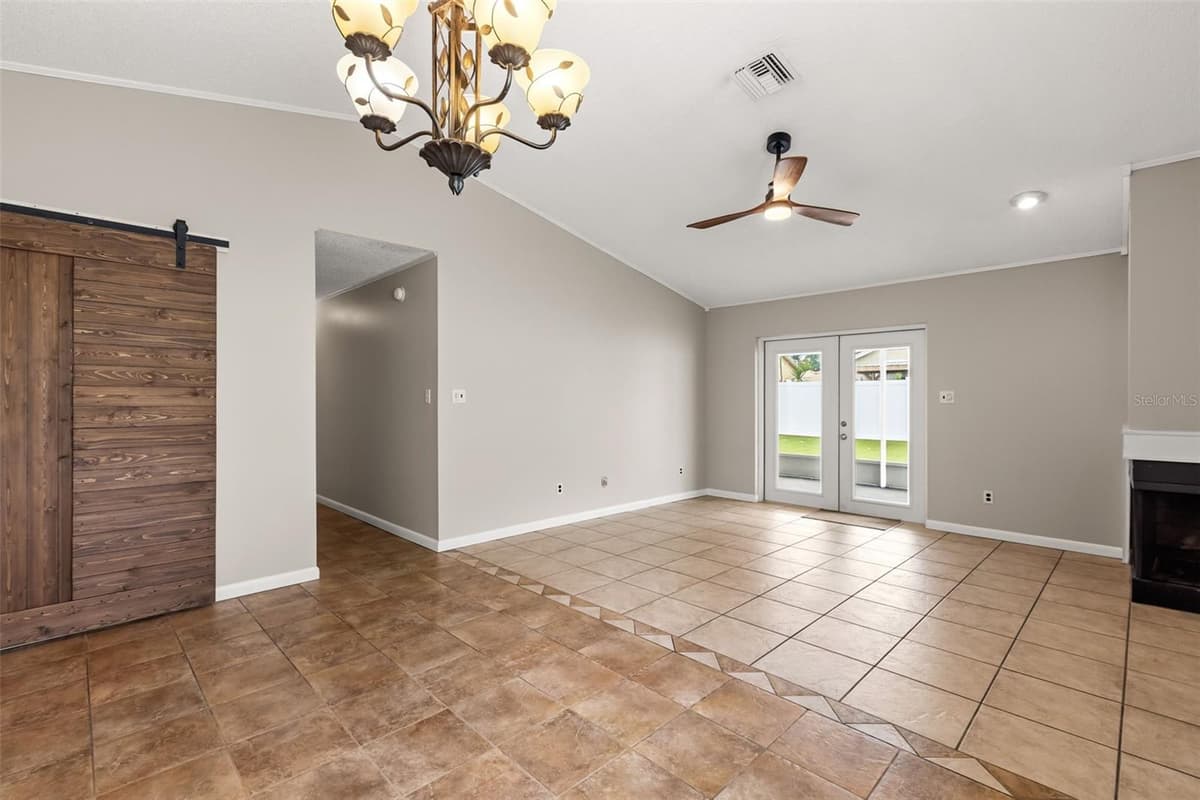 1275 BRIDLEBROOK DRIVE — photo 4 of 34