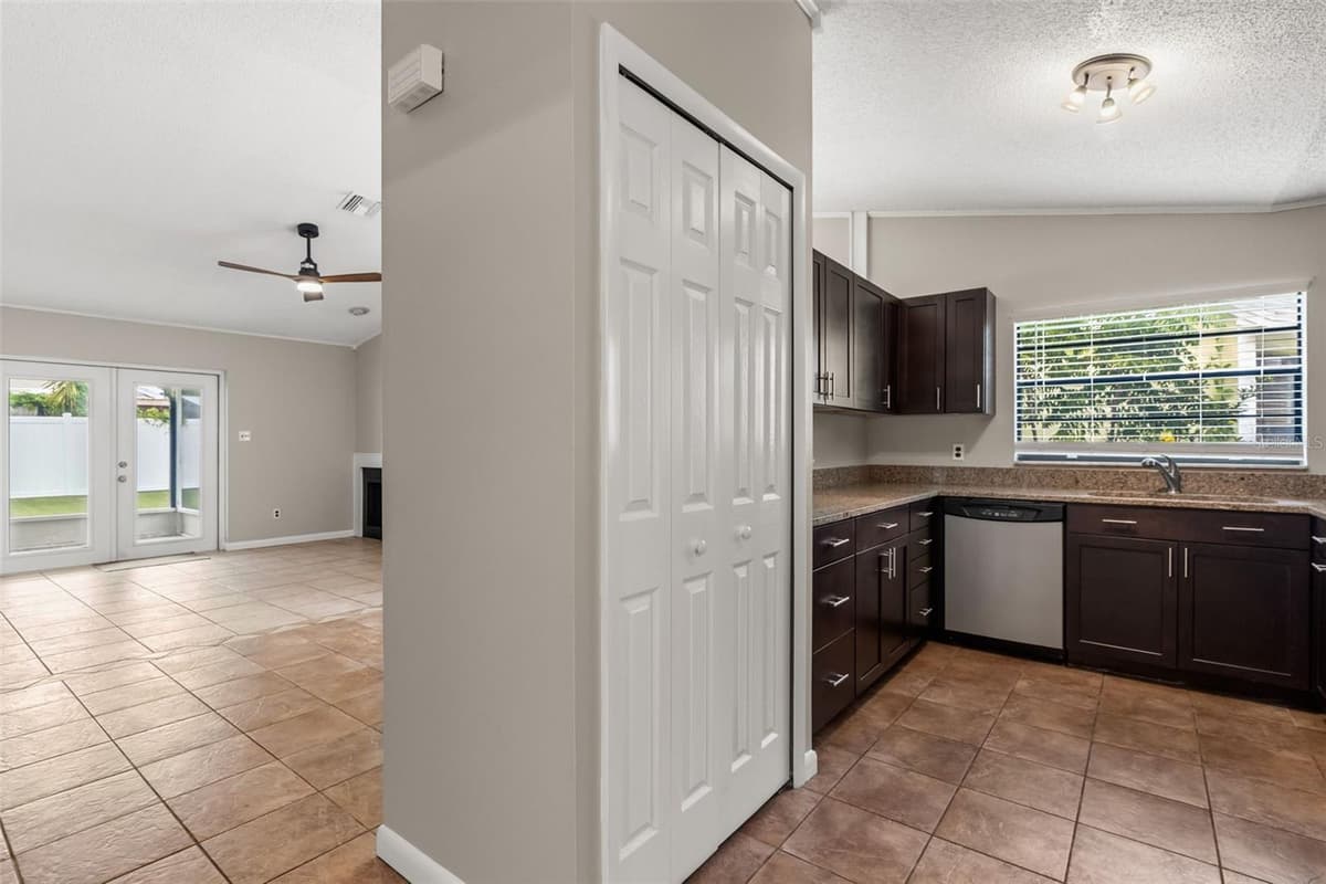 1275 BRIDLEBROOK DRIVE — photo 10 of 34