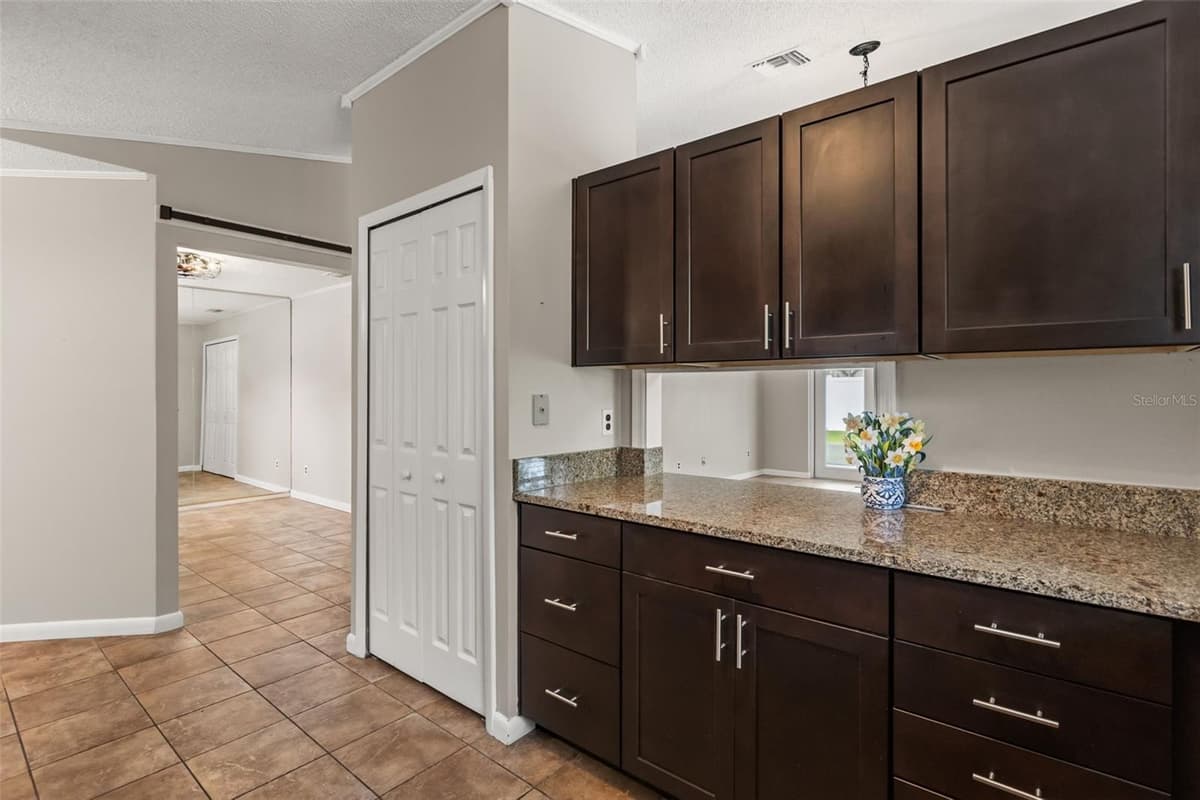 1275 BRIDLEBROOK DRIVE — photo 11 of 34