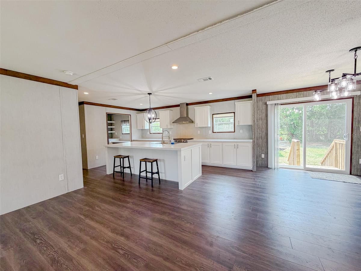 330 CHALET TERRACE — photo 5 of 38