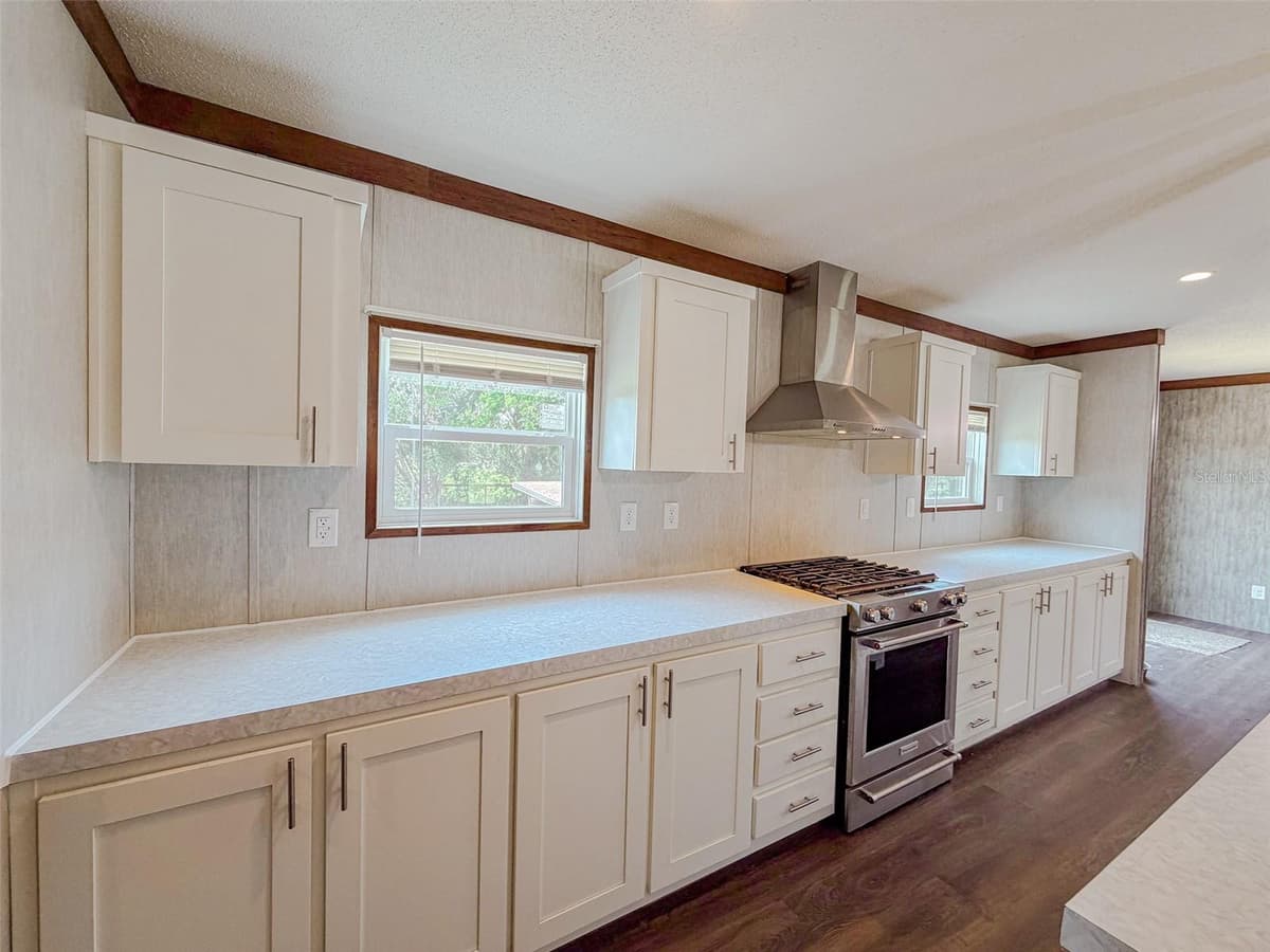 330 CHALET TERRACE — photo 6 of 38