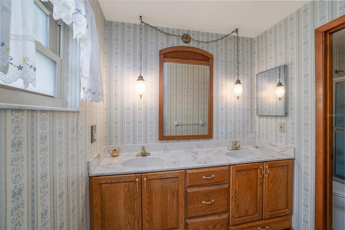 229 GEORGETOWNE BOULEVARD — photo 16 of 29