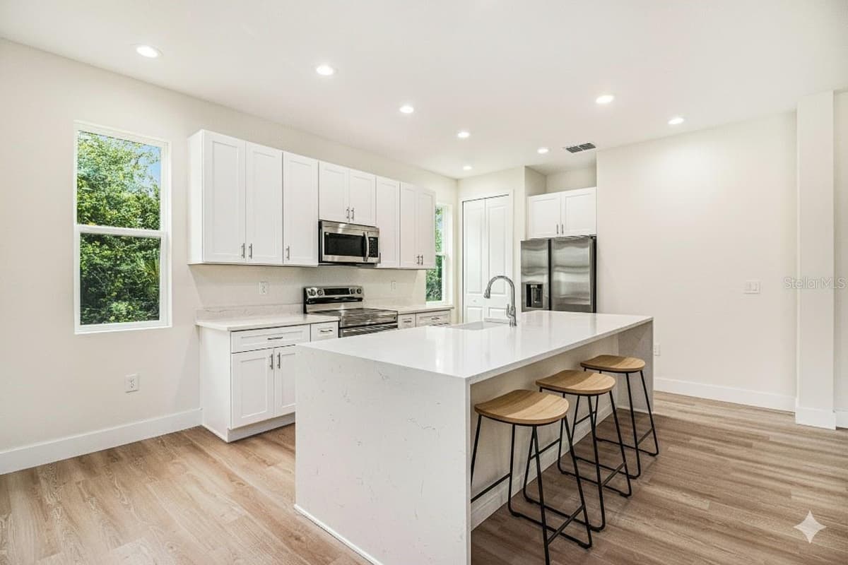 801 GELASO STREET — photo 8 of 26