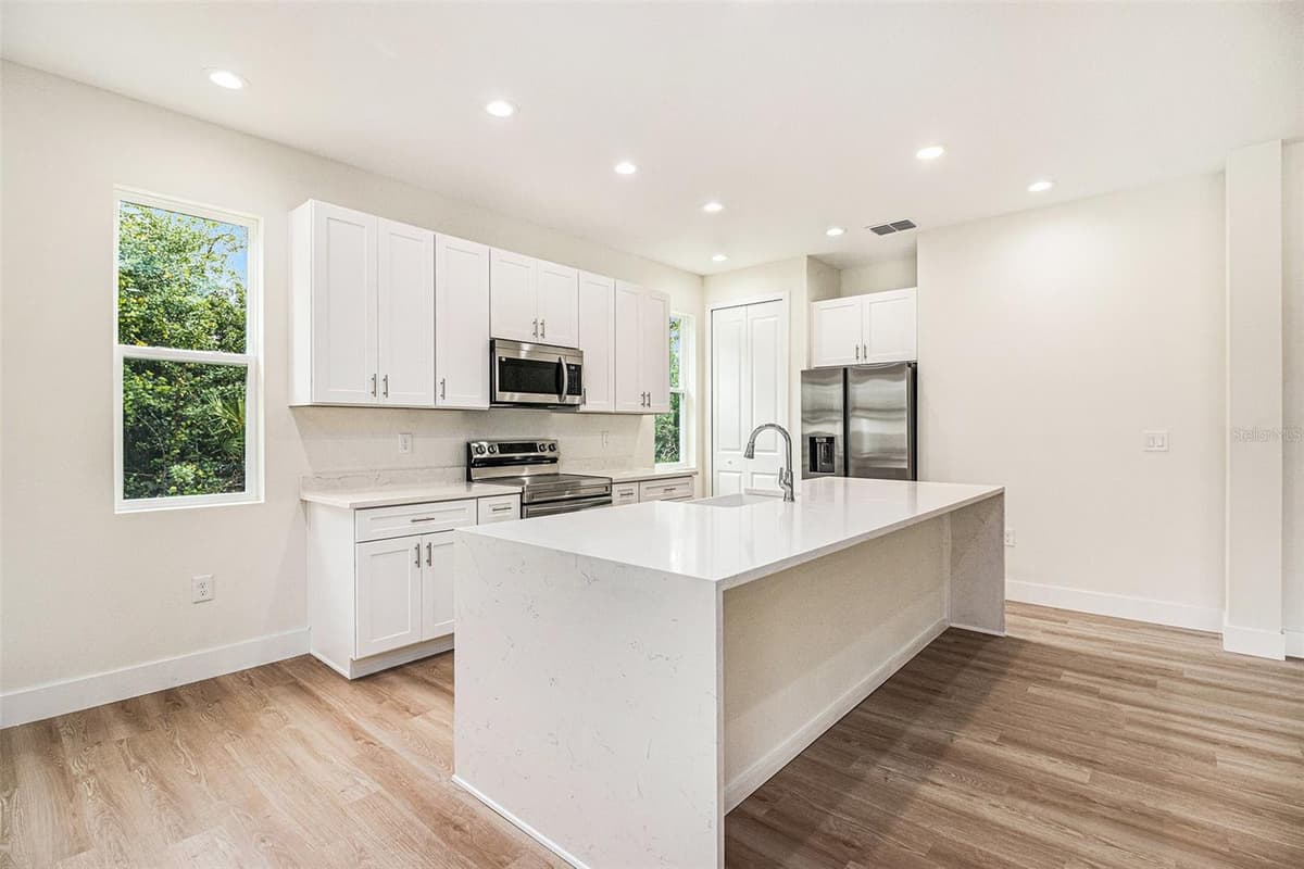 801 GELASO STREET — photo 7 of 26