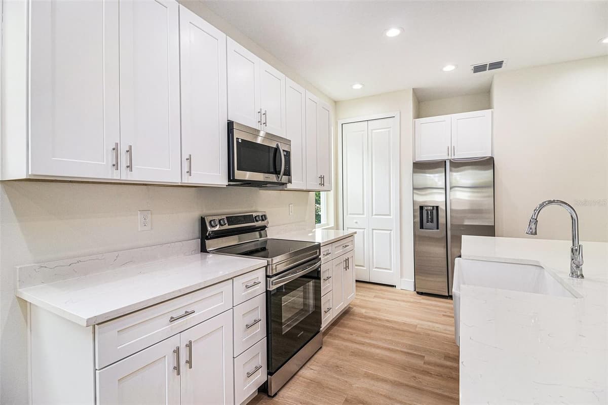801 GELASO STREET — photo 4 of 26
