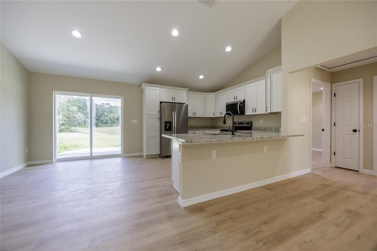 15241 COUNTRY CLUB DRIVE — photo 9 of 42
