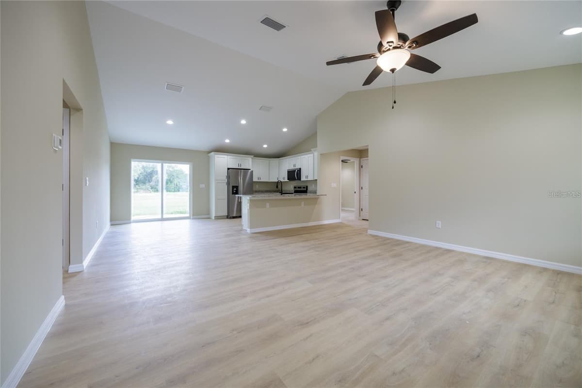 15241 COUNTRY CLUB DRIVE — photo 5 of 42