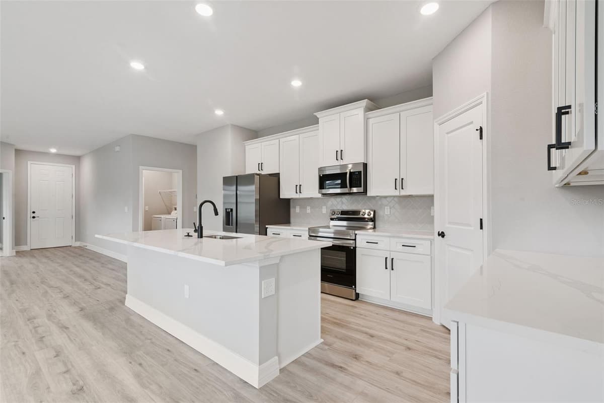 489 MARION OAKS TRAIL — photo 4 of 18