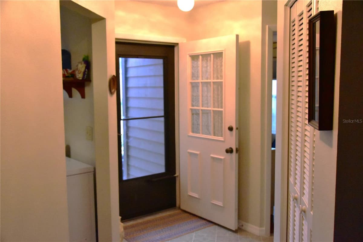 2243 WYNDAM DRIVE — photo 13 of 32