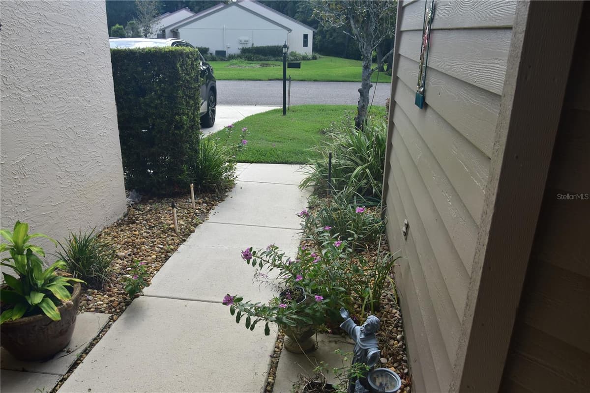 2243 WYNDAM DRIVE — photo 7 of 32