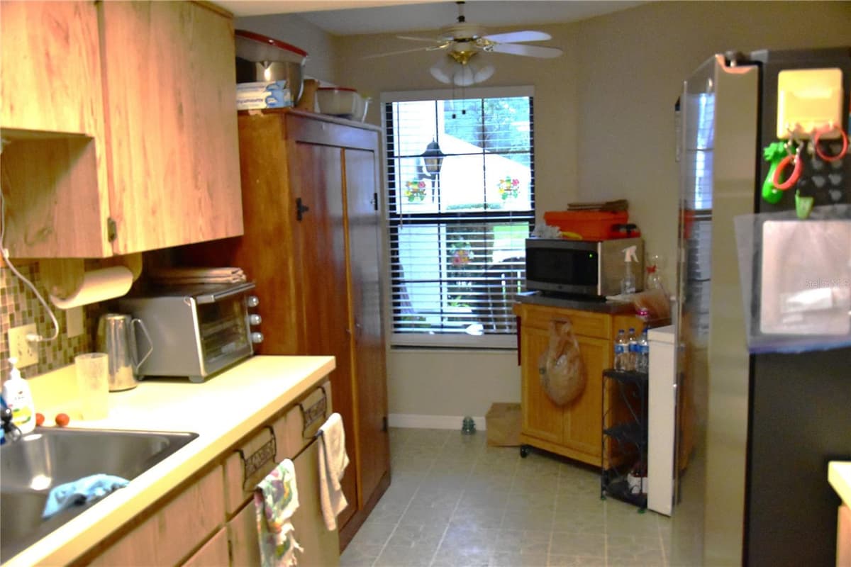 2243 WYNDAM DRIVE — photo 10 of 32