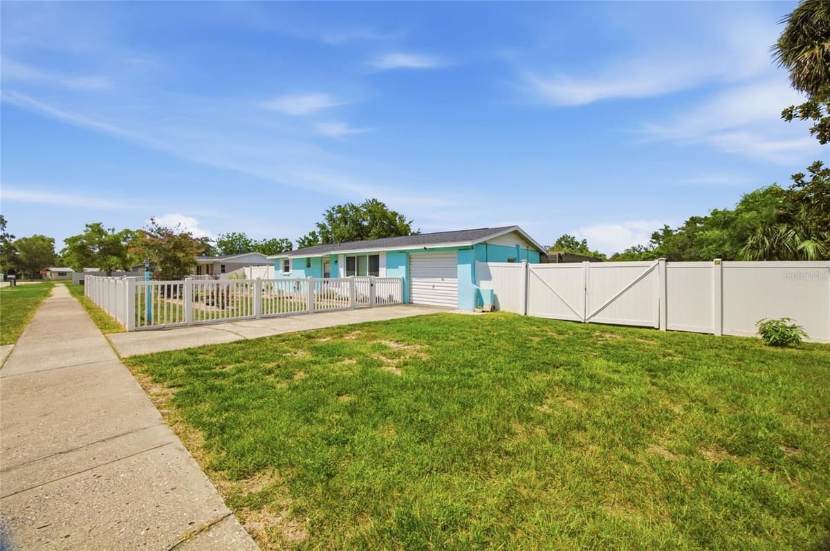 9347 MIRACLE DRIVE — photo 4 of 42
