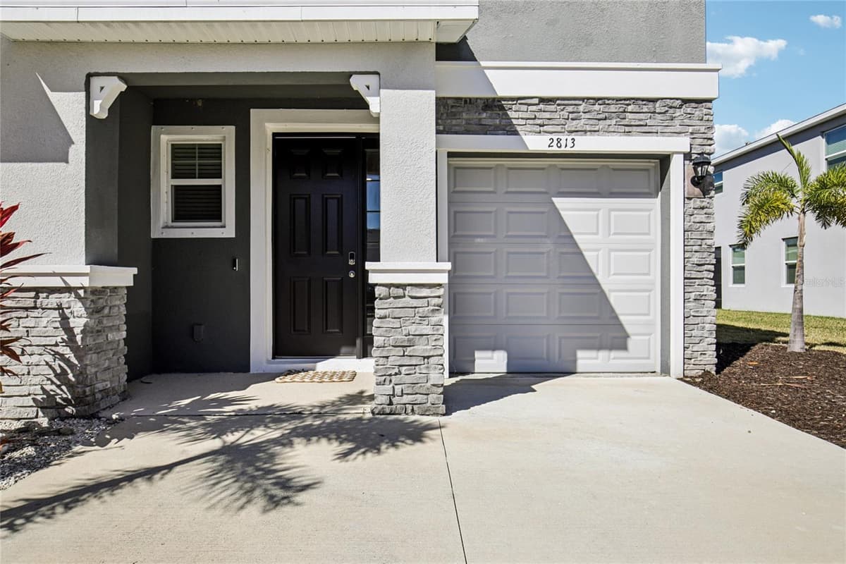 2813 MIDNIGHT PEARL DRIVE — photo 1 of 34