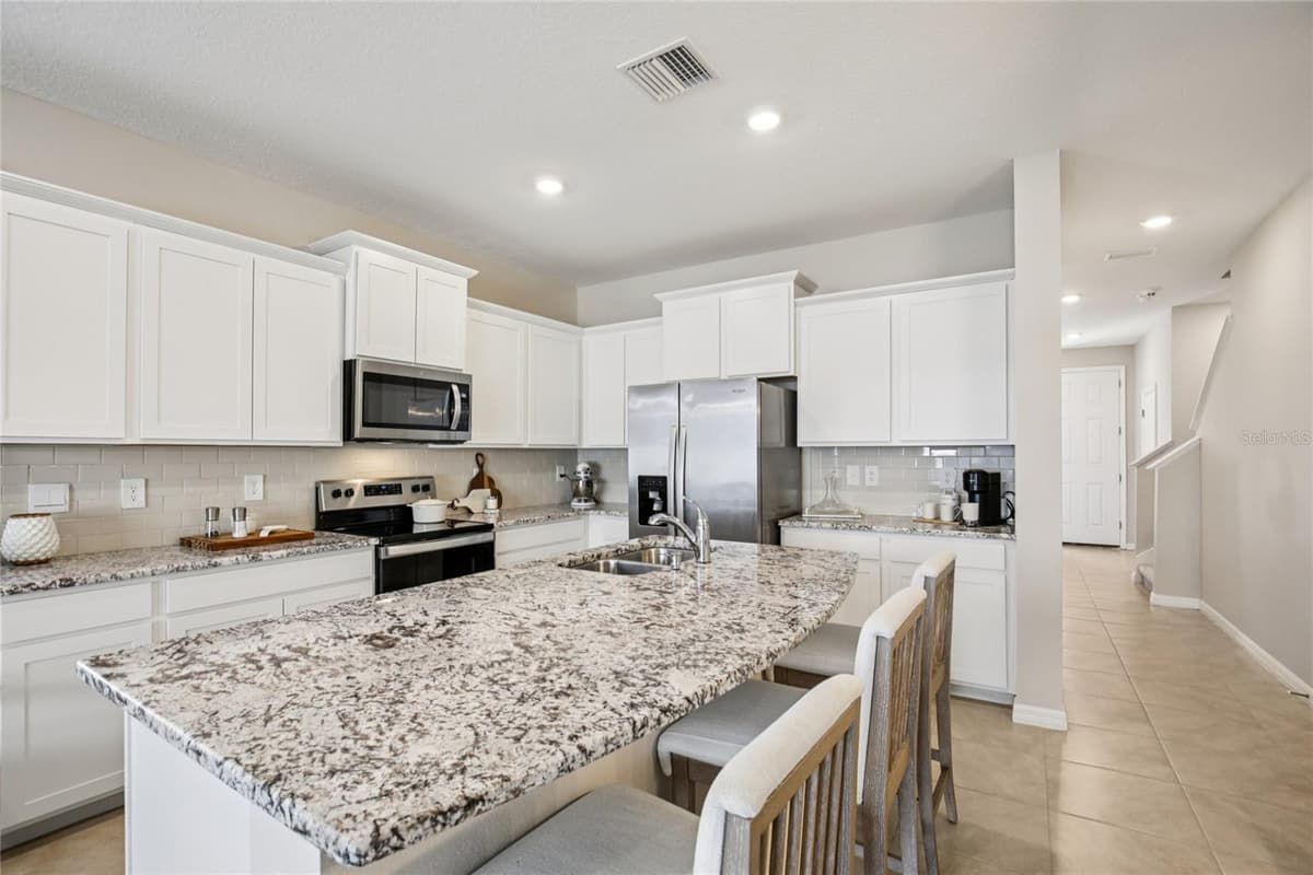 2813 MIDNIGHT PEARL DRIVE — photo 10 of 34