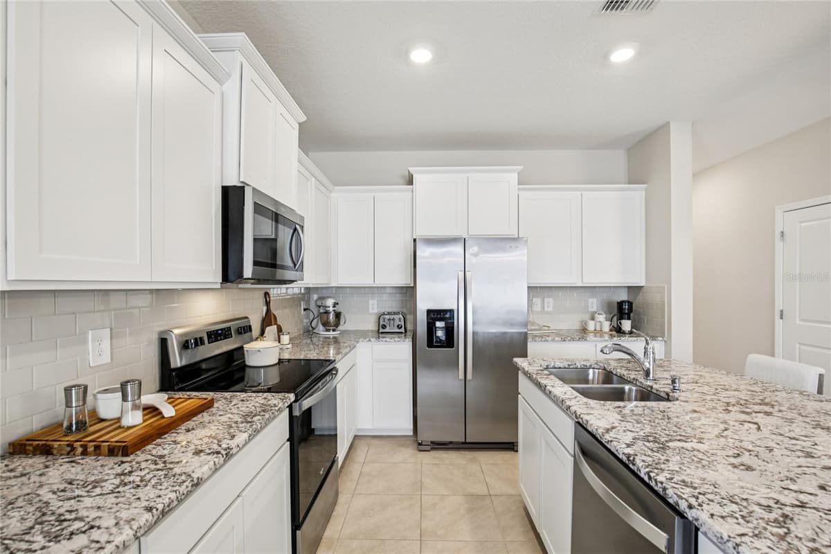 2813 MIDNIGHT PEARL DRIVE — photo 15 of 34