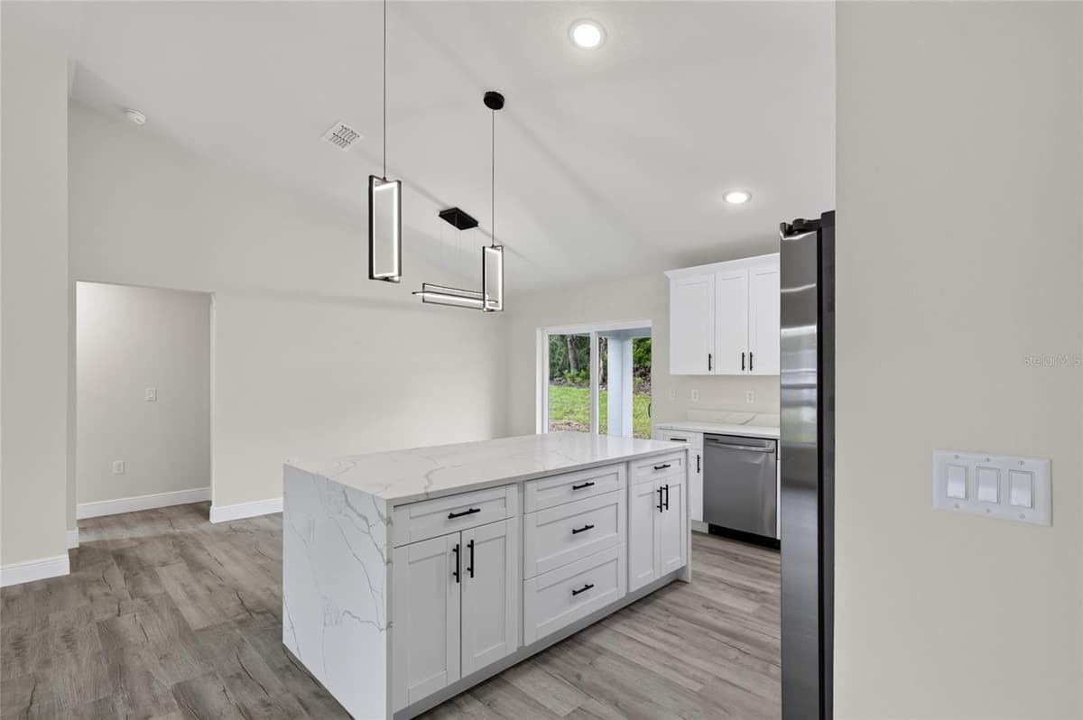2902 EDISON PLACE — photo 8 of 38