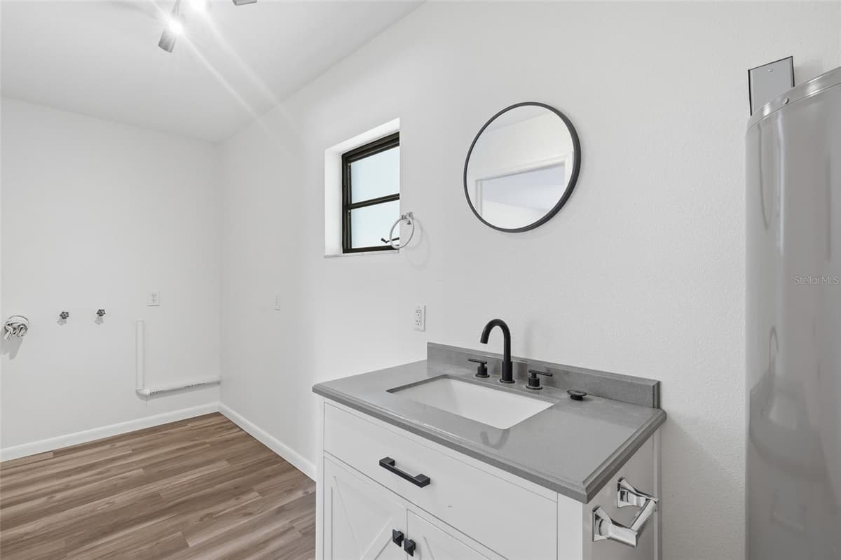 162 BRIDLE PATH — photo 15 of 36