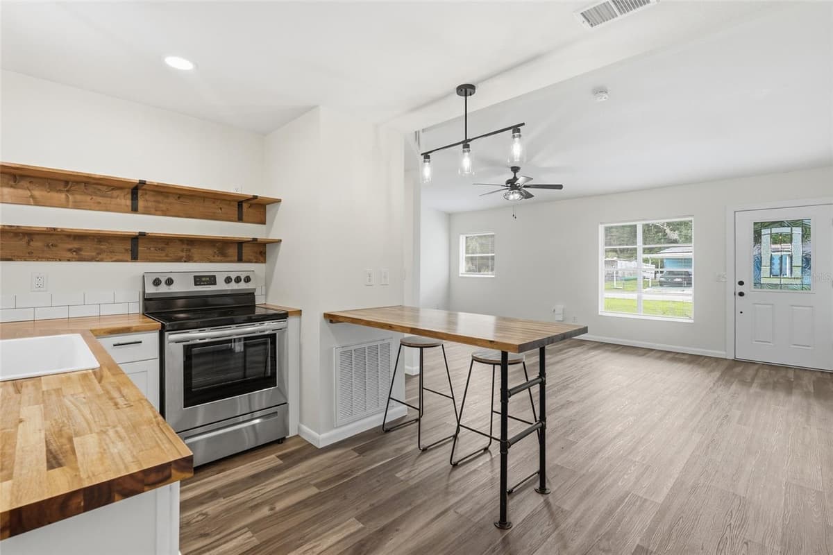 162 BRIDLE PATH — photo 11 of 36