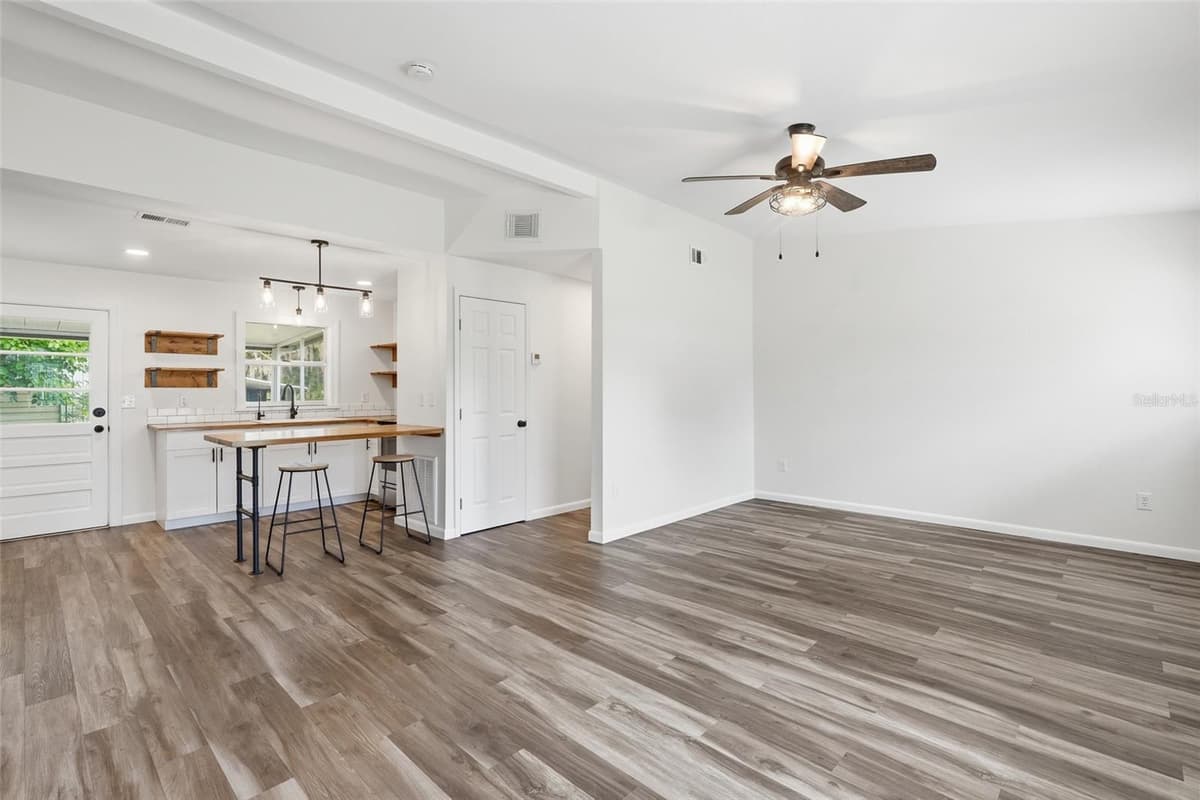 162 BRIDLE PATH — photo 4 of 36