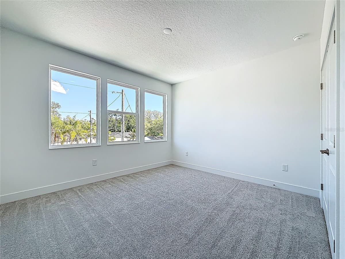 4732 WALLCRAFT AVENUE — photo 34 of 86
