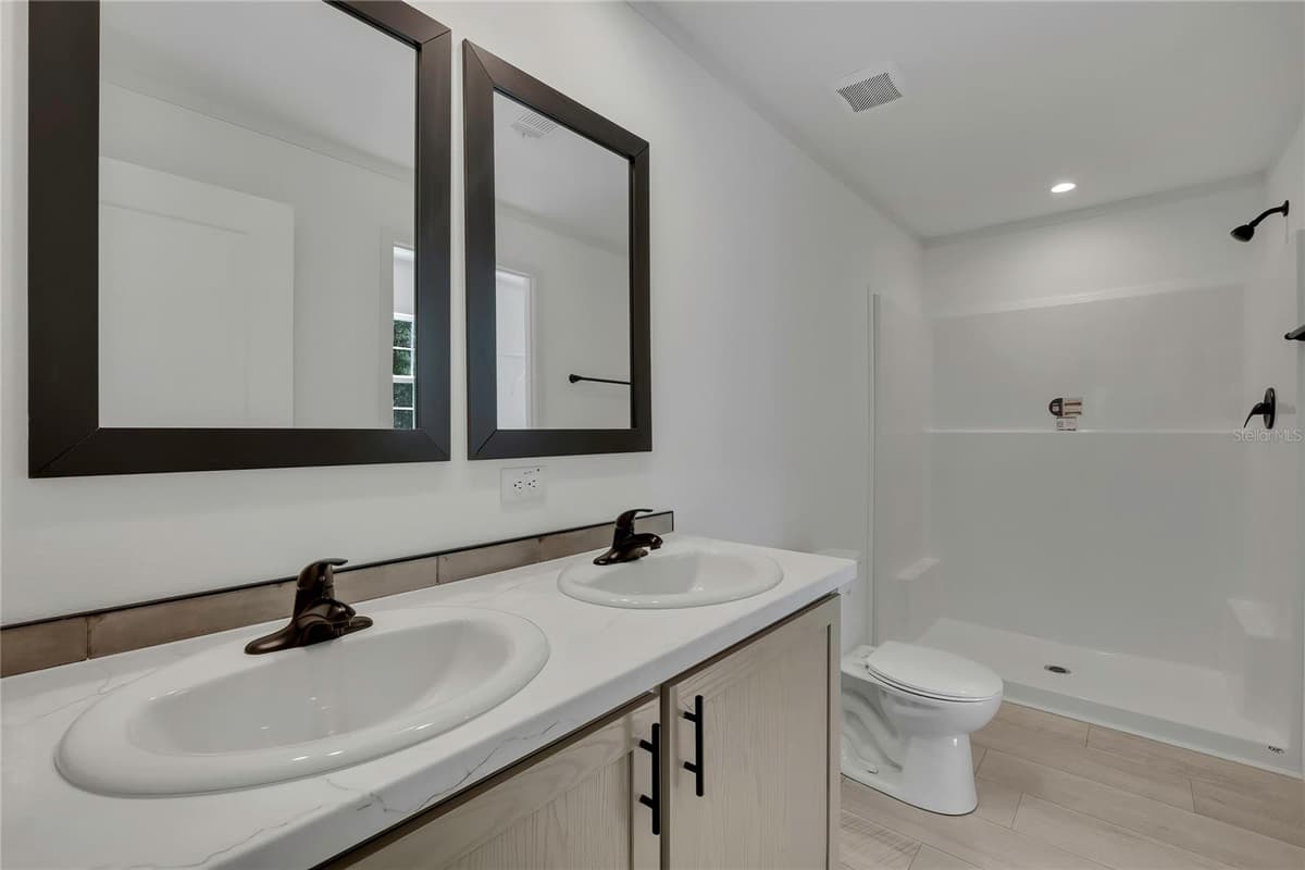 5611 ROCHELLE STREET — photo 22 of 56