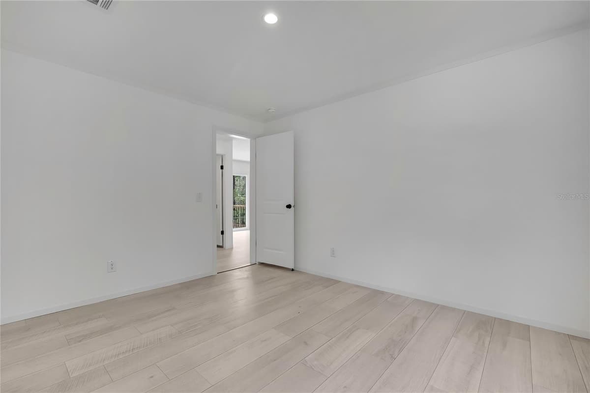 5611 ROCHELLE STREET — photo 35 of 56