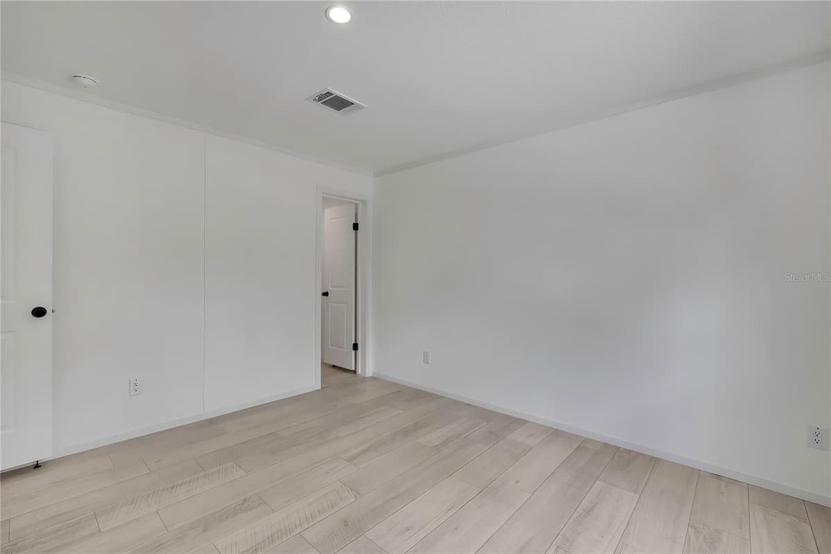 5611 ROCHELLE STREET — photo 28 of 56