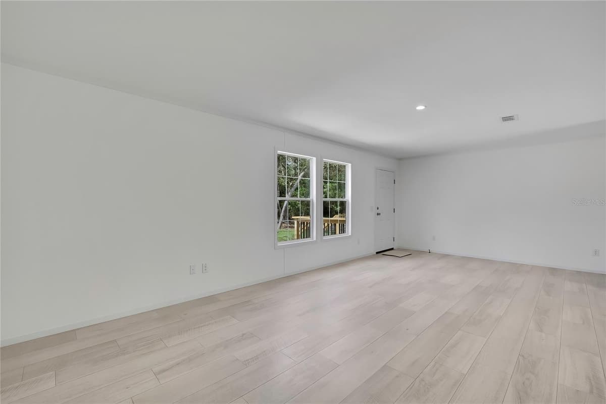5611 ROCHELLE STREET — photo 15 of 56