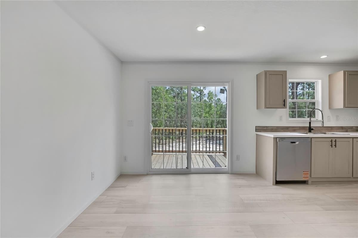 5611 ROCHELLE STREET — photo 17 of 56