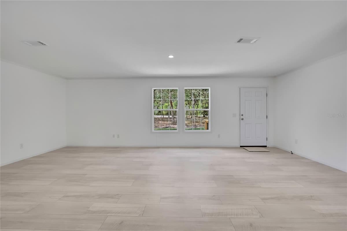 5611 ROCHELLE STREET — photo 14 of 56