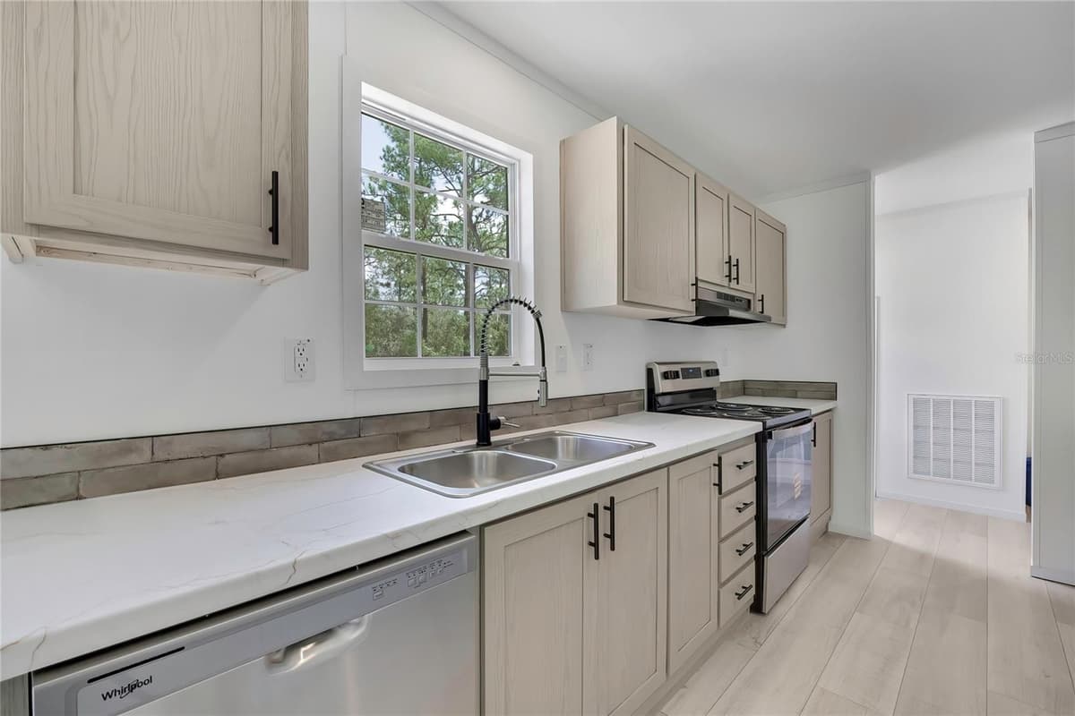 5611 ROCHELLE STREET — photo 6 of 56