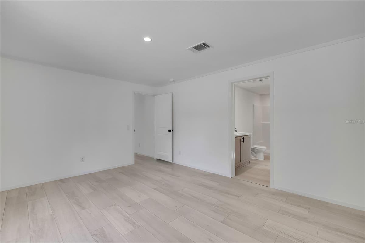 5611 ROCHELLE STREET — photo 20 of 56