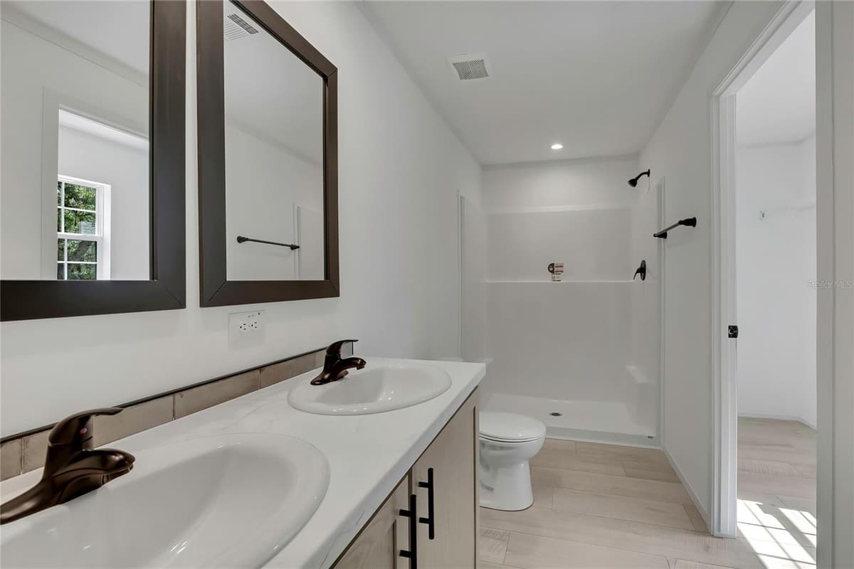 5611 ROCHELLE STREET — photo 23 of 56