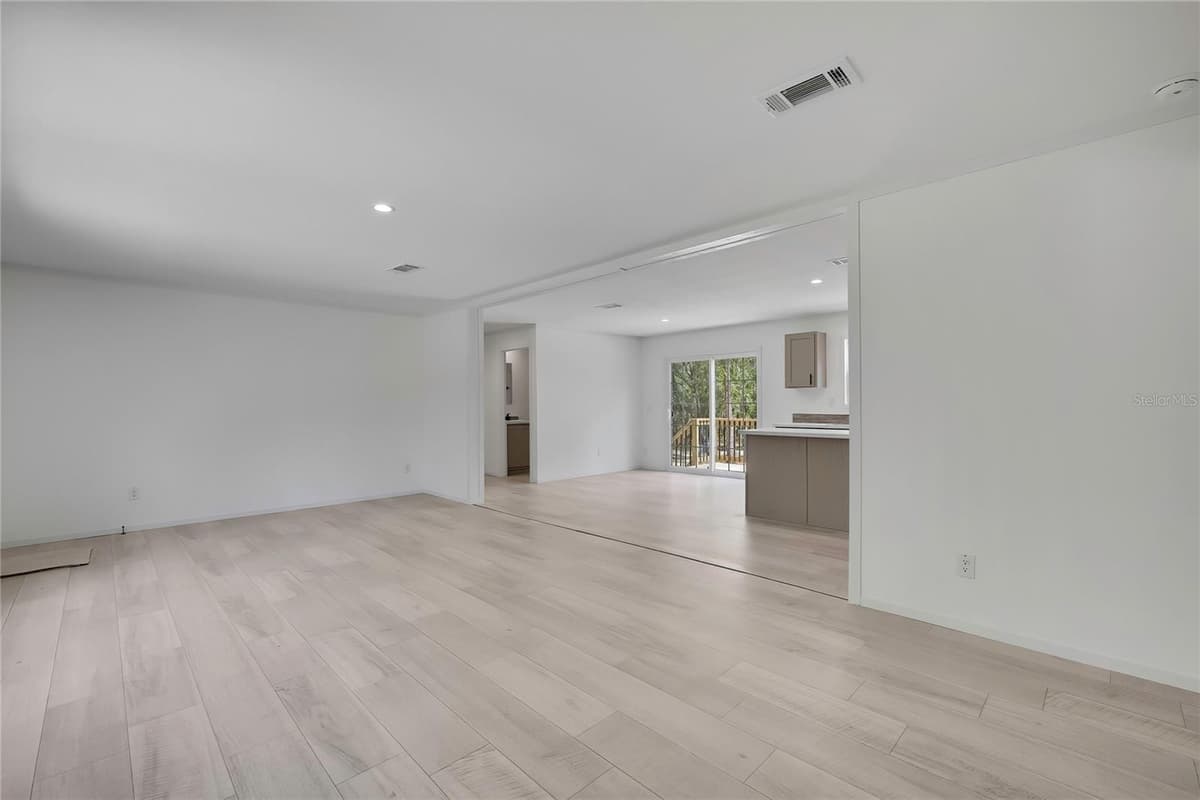 5611 ROCHELLE STREET — photo 11 of 56