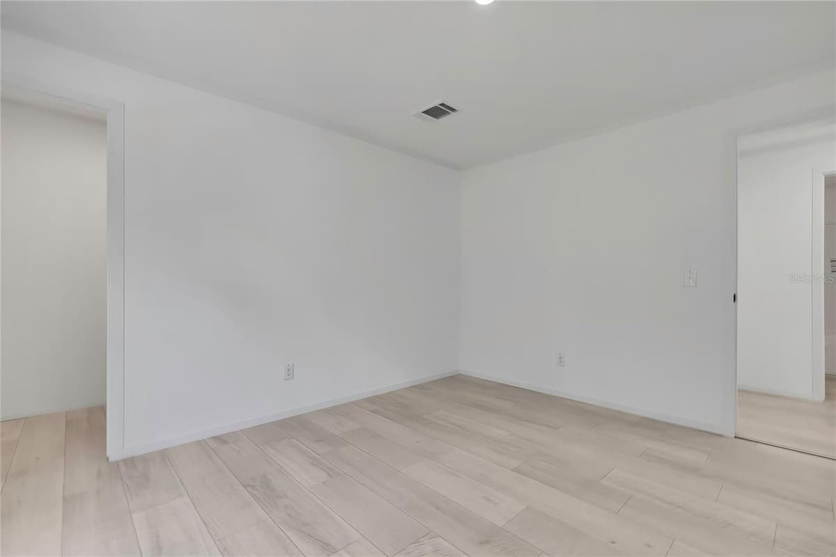 5611 ROCHELLE STREET — photo 36 of 56