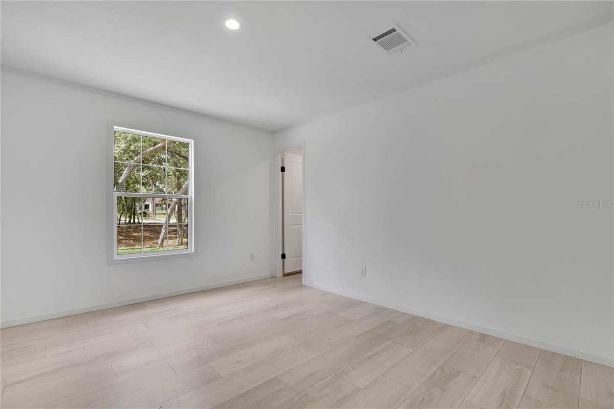 5611 ROCHELLE STREET — photo 33 of 56