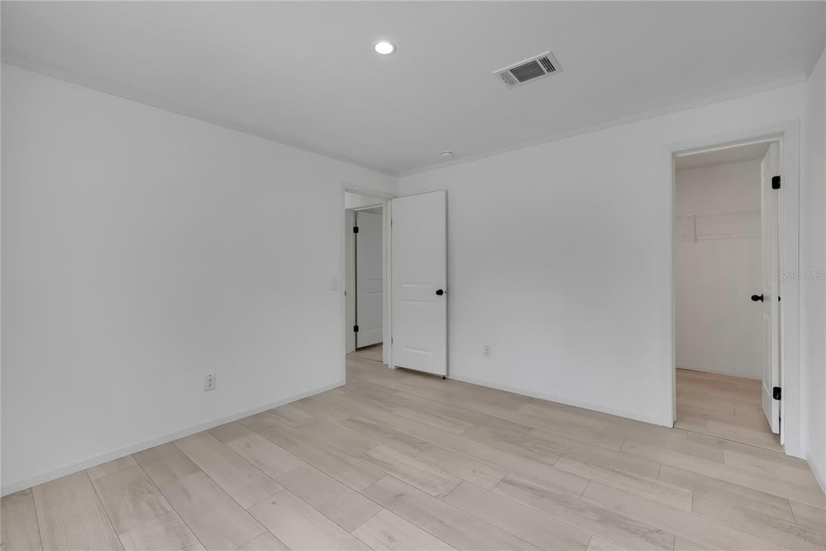 5611 ROCHELLE STREET — photo 29 of 56