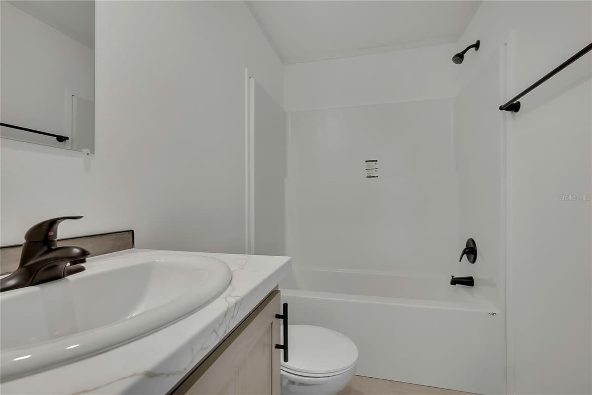 5611 ROCHELLE STREET — photo 32 of 56
