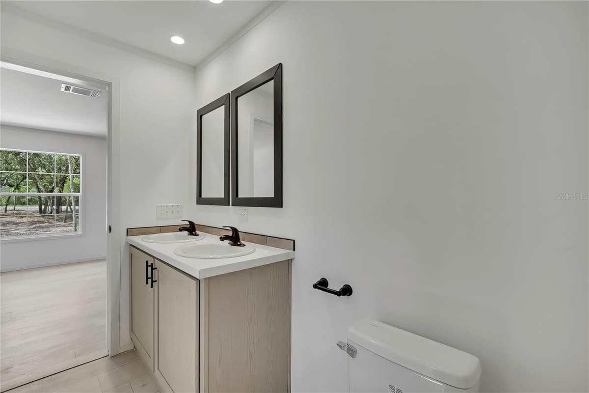 5611 ROCHELLE STREET — photo 24 of 56