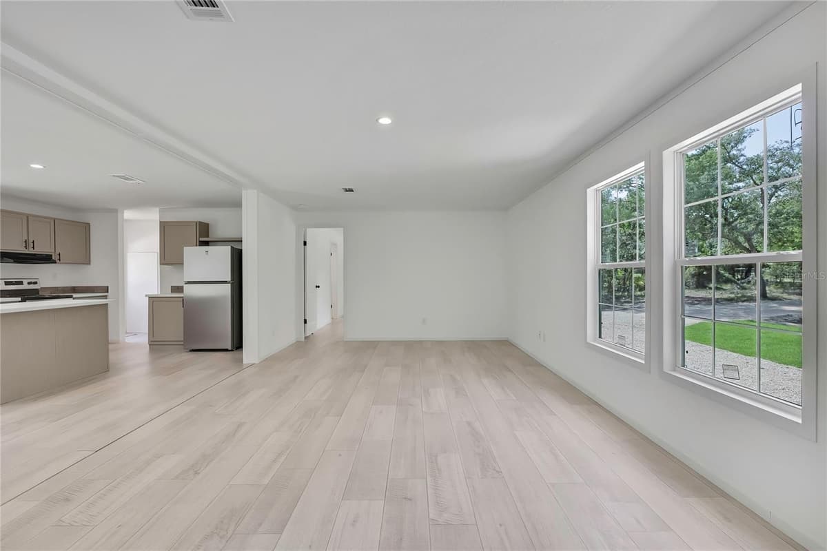 5611 ROCHELLE STREET — photo 10 of 56