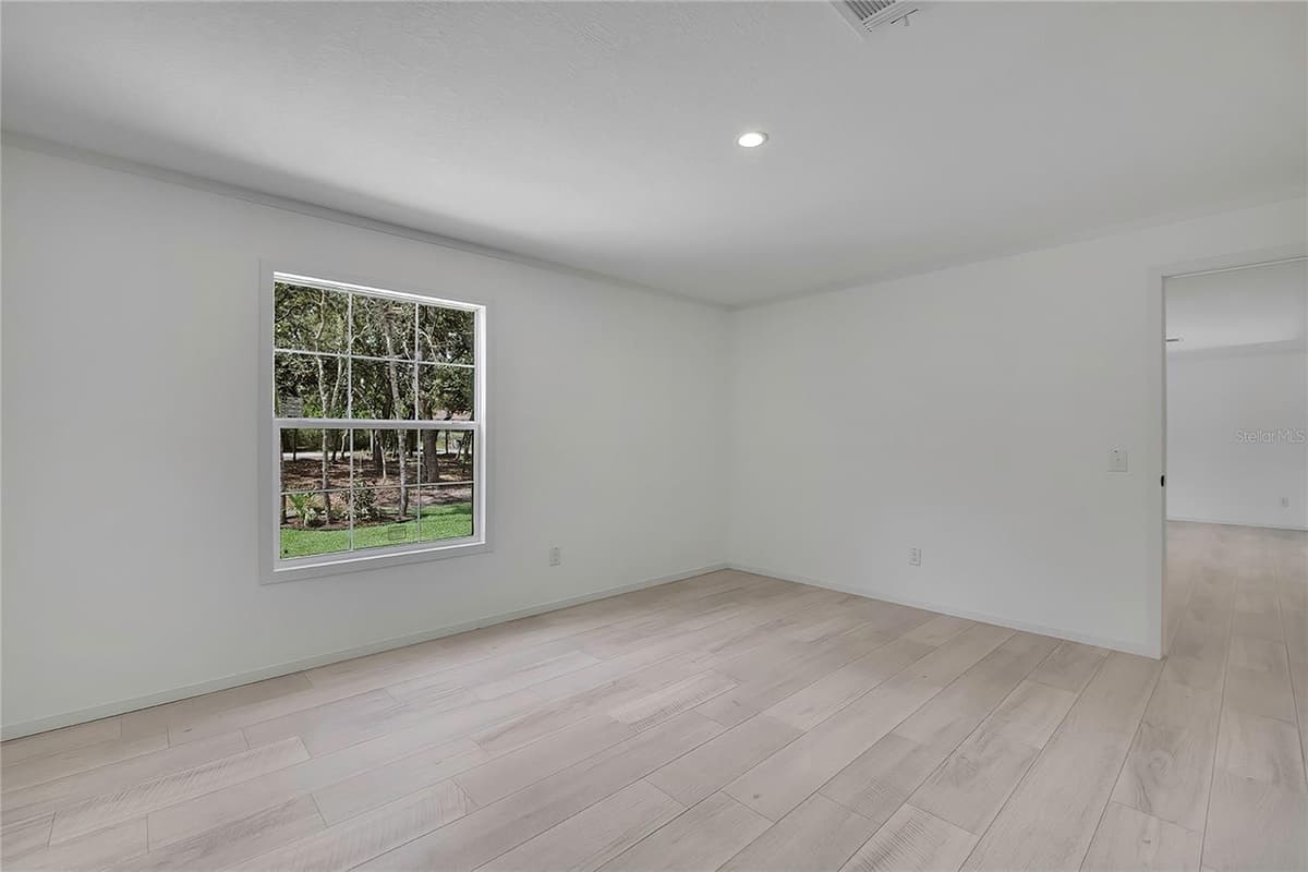 5611 ROCHELLE STREET — photo 21 of 56