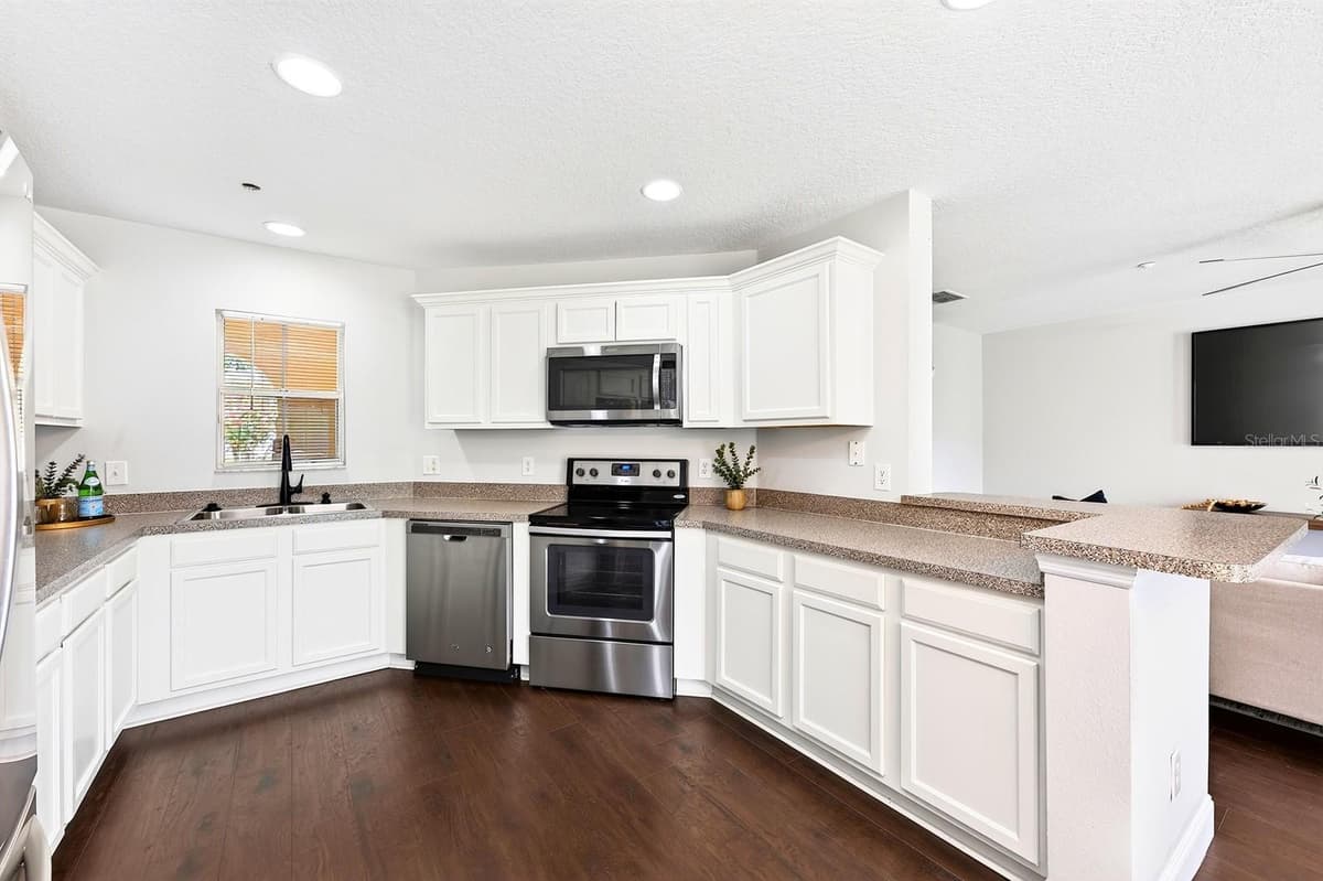 13765 GOLDEN RUSSET DRIVE — photo 4 of 36