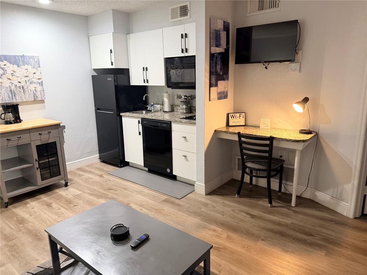 3100 PARKWAY BOULEVARD — photo 8 of 21